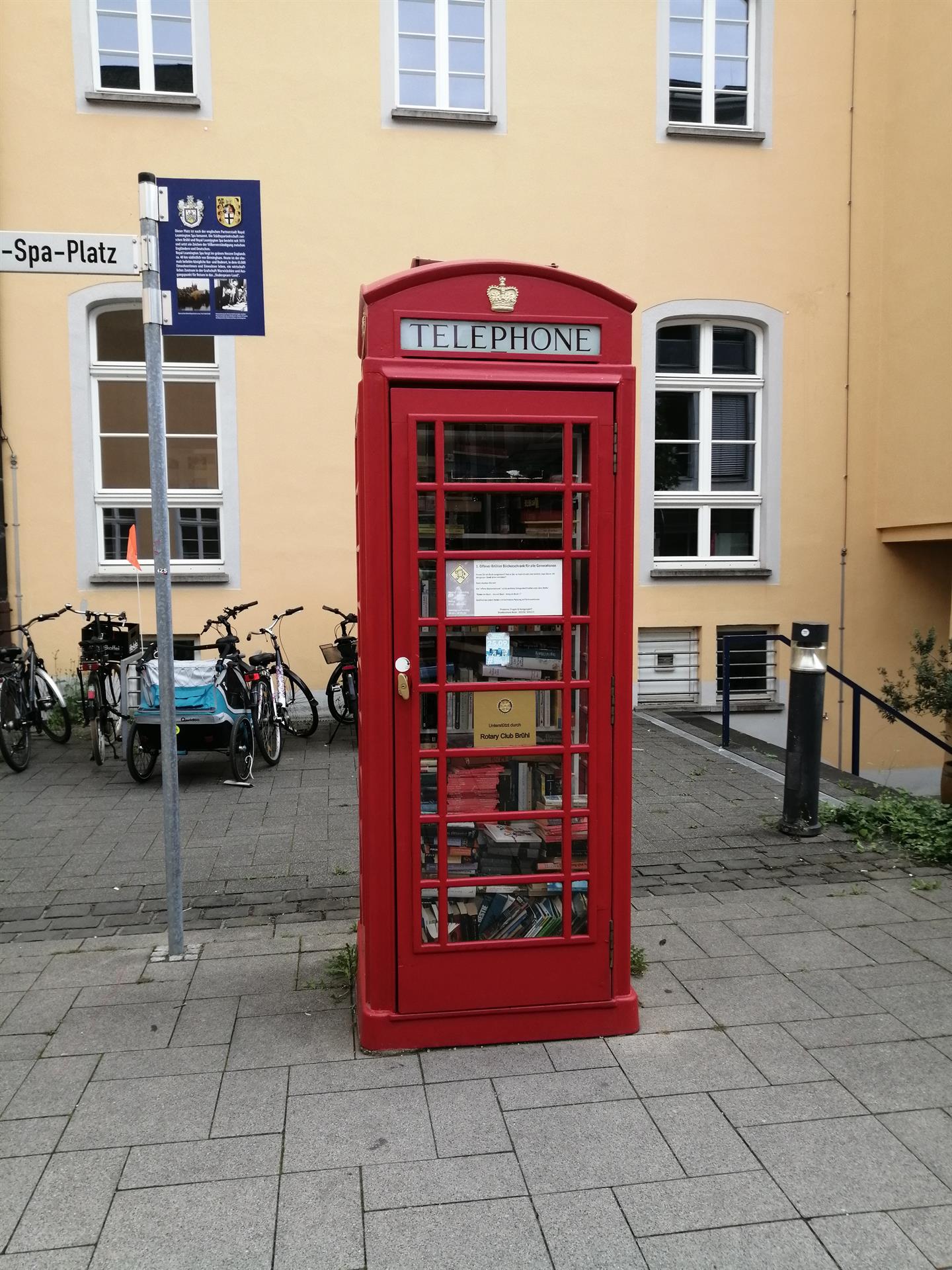 Bücherentleihschrank_Brühl-Innenstadt (c) Stadt Brühl
